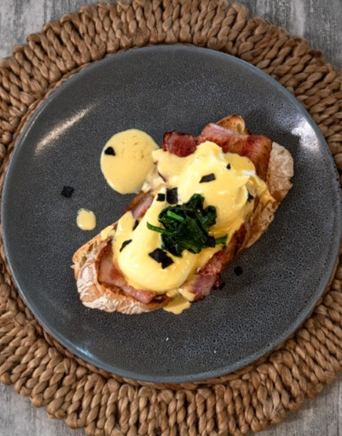 Lo Quay River Cafe Eggs Benedict in Wilson